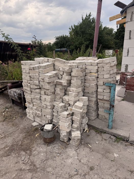 Продається цегла.