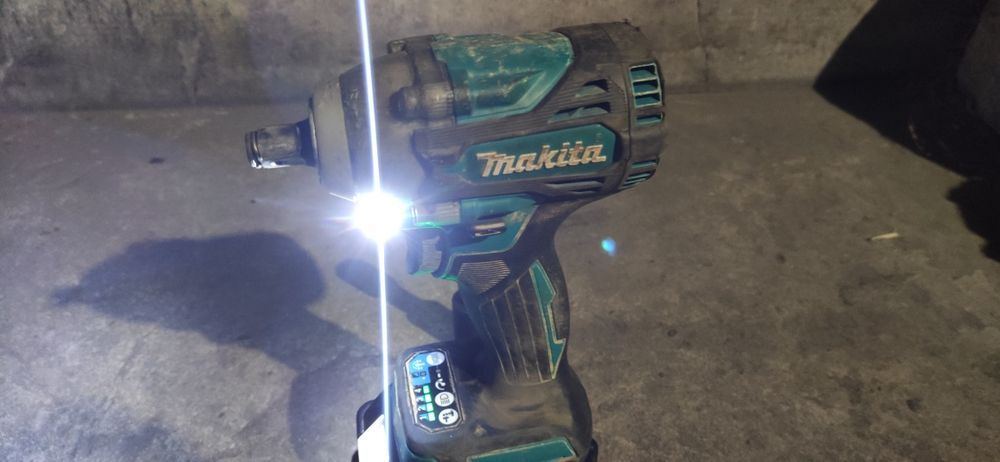 MAKITA klucz udarowy 1/2" cal 330Nm DTW300 akumulatorow zakrętarka 18v