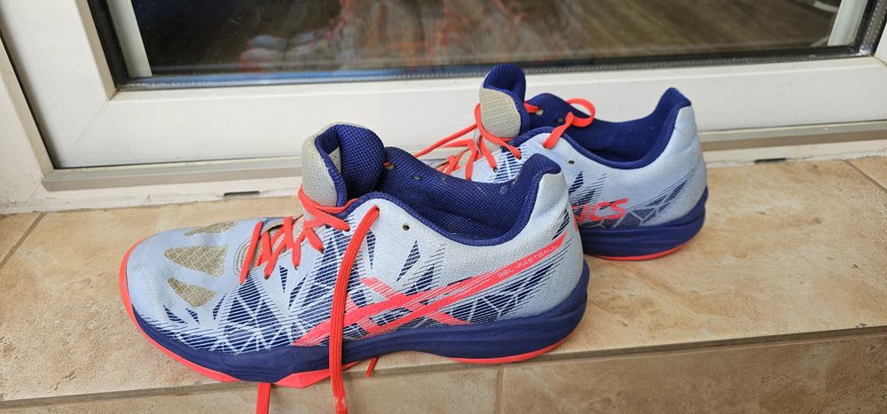 ASICS buty halowe rozmiar 40 wkładka 25,5cm stan bardzo dobry