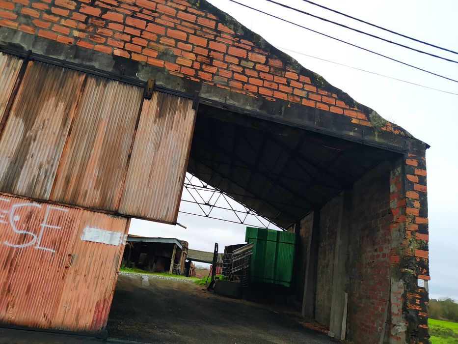 Vacaria com casa de habitação