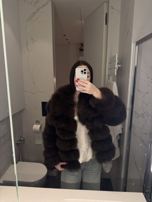 Ciemno brązowe futro