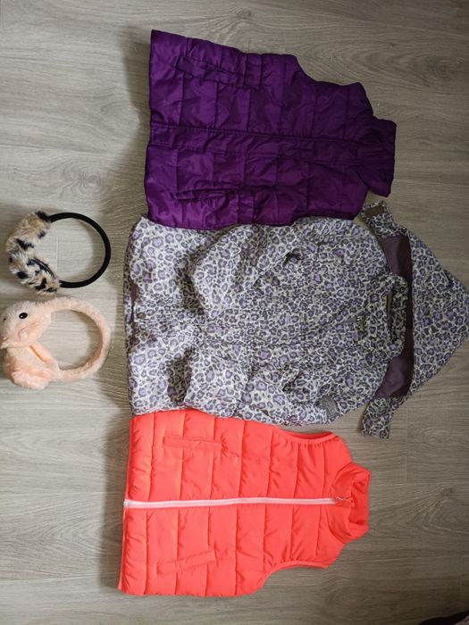 Весенняя куртка жилетки наушники на девочку 7-8 лет