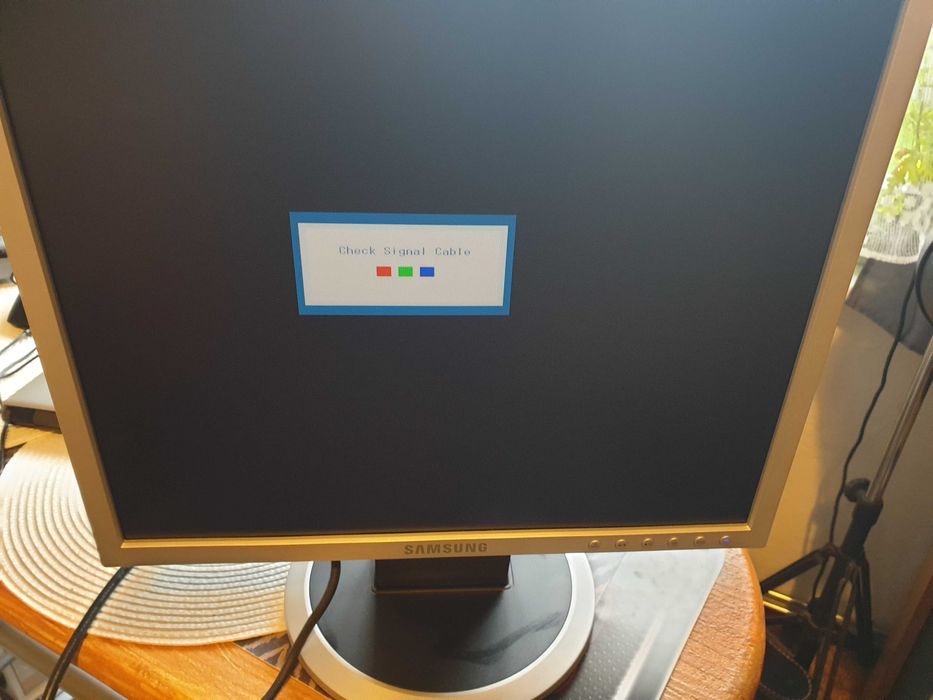 Monitor Samsung SyncMaster 740N.