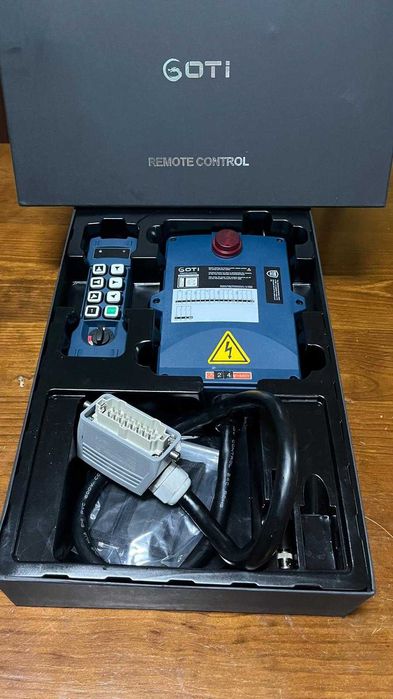 Vendo comandos rádio para gruas ou ponte rolante