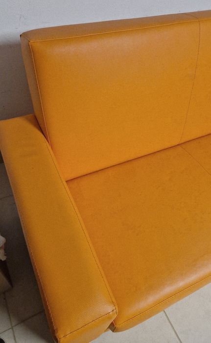 Sofá cama de 3 ou 4 lugares em pele como novo