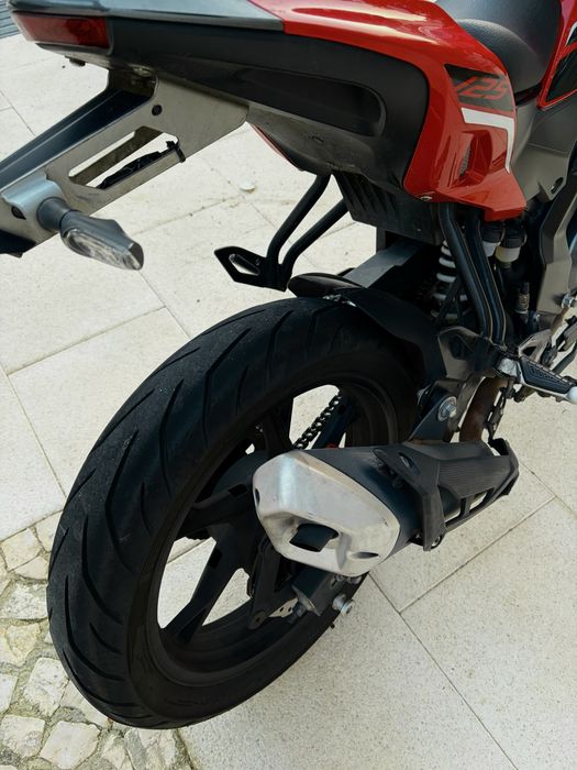 Moto rkf  125 - Vermelha