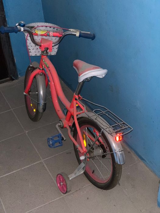 Продам б/у дитячий велосипед FORMULA FLOWER 16" . Ціна 3000 гривень.