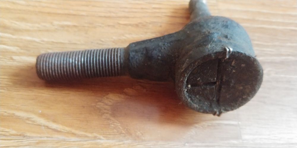 Наконечник рульової рейки Мітсубісі Паджеро 89