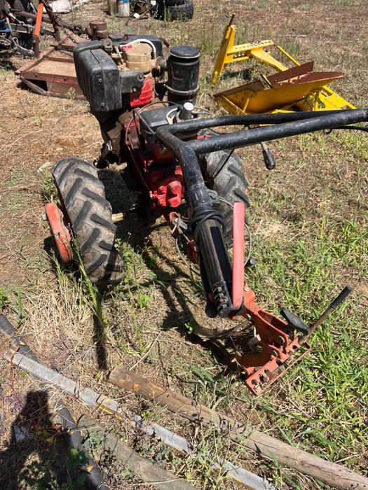 Motoenxada 10/12cv com charrua freze
