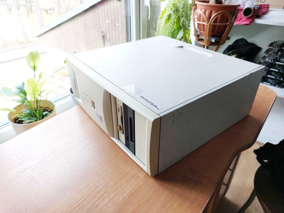 Stary komputer zabytek COMPAQ Deskpro 266 MHz