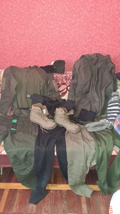 Берці 42р та інше взуття 42р, одяг 48-50р, нове,  омуніція для військового