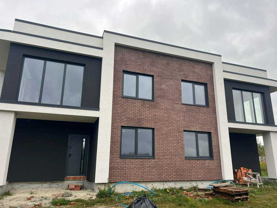 Продаж котеджу в топовій локації у м. Пустомити