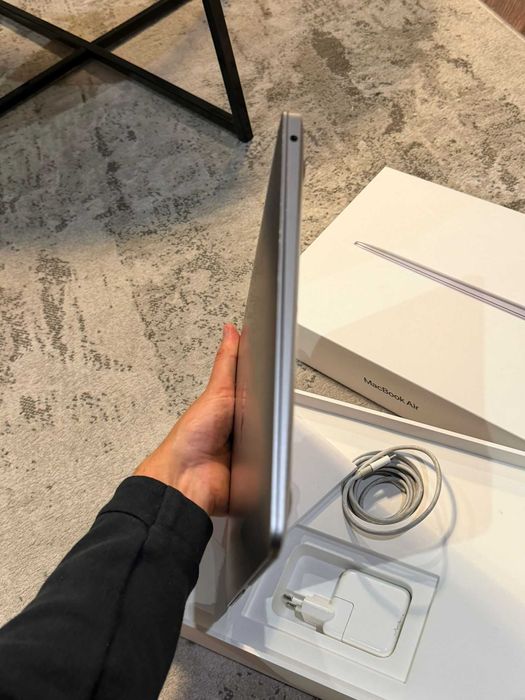 Komputer Apple Macbook 13" M1 Model A2337 256 GB