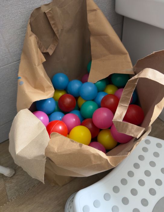 Bolas para banheira / piscina de bolas seca e suporte para banho Tudo por 7€