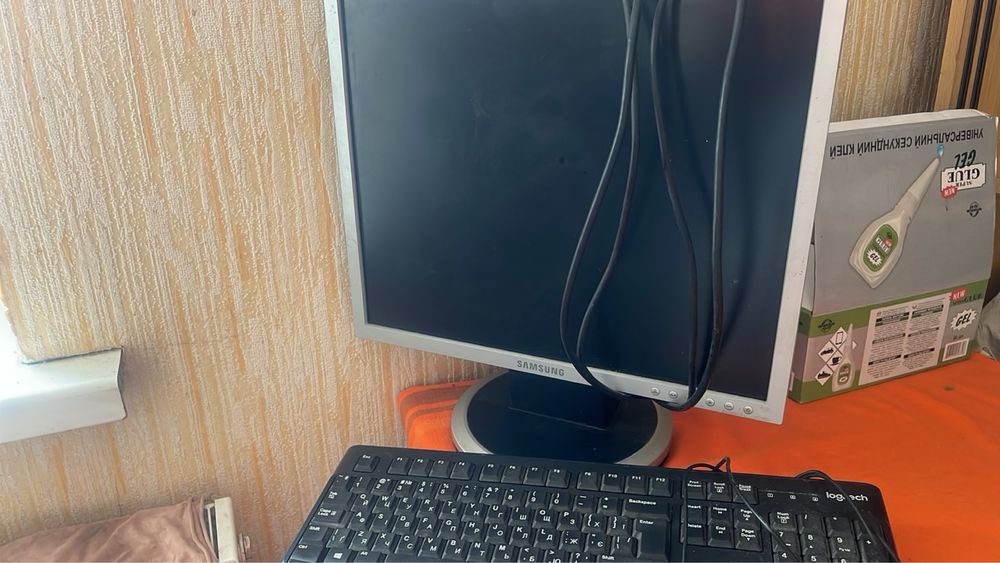 Клавіатура і монітор