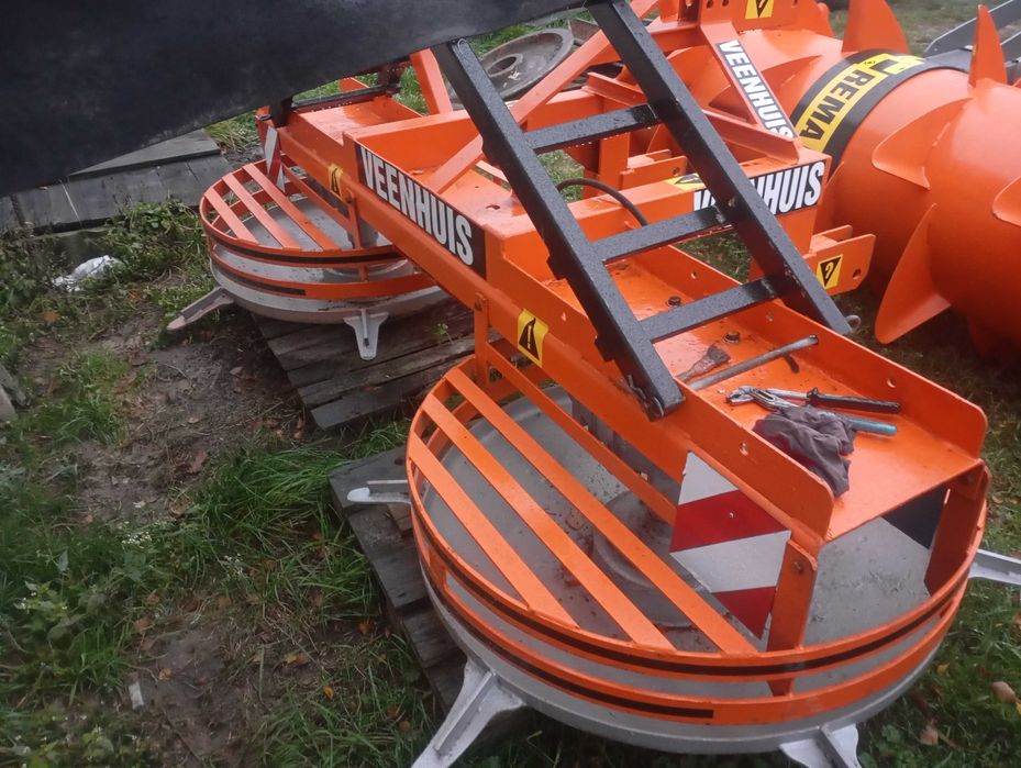 Rozbijak równarka pryzm trawy rozgarniacz wał