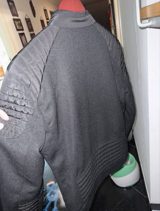Casaco preto Zara