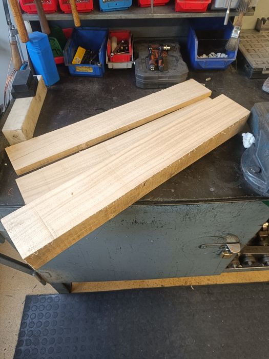 Orzech, bal, drewno orzechowe