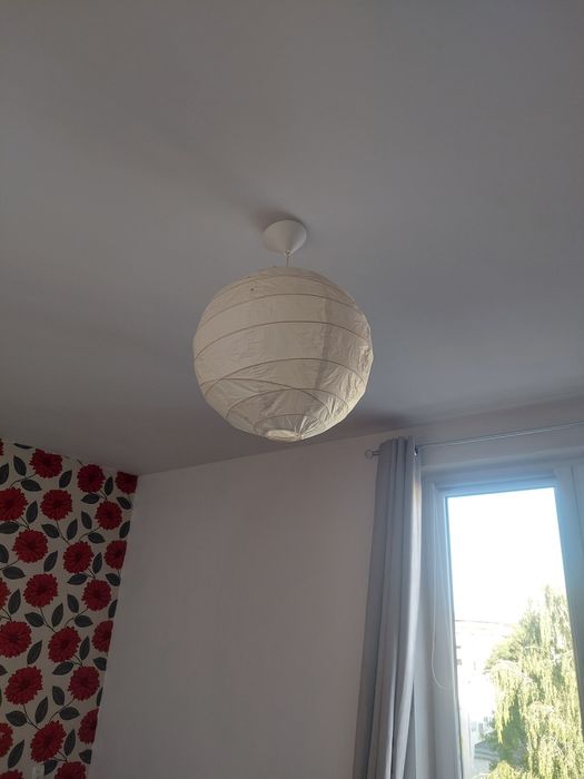 Dwa papierowe lampy