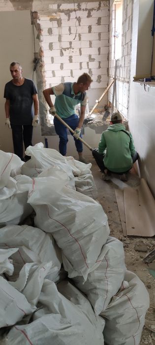 Демонтаж стін, плитки, стяжки, штукатурки. Демонтаж гіпсокартону