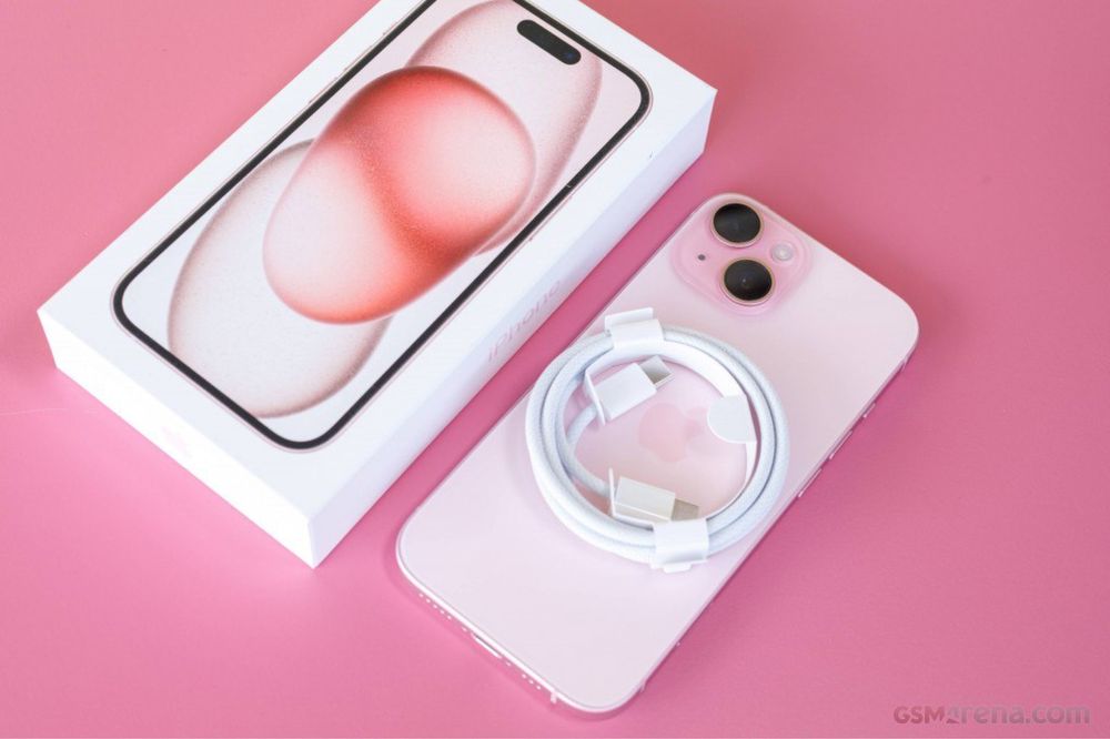 • iPhone 15 (128gb)