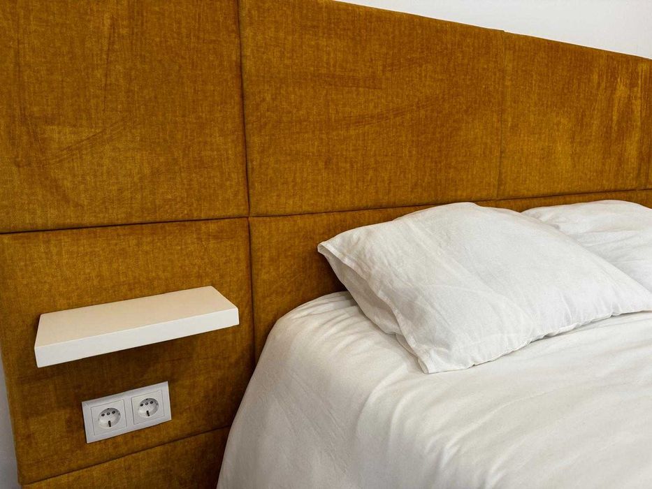 Cama de casal NOVA estofada com estrado elevatório e arrumação