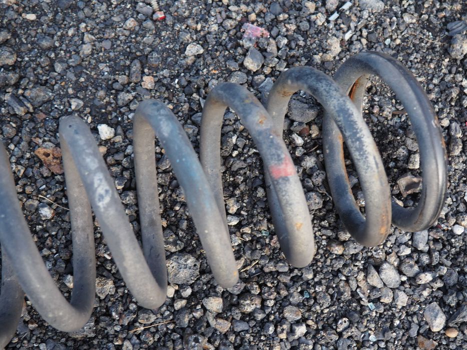 Sprężyny tył mercedes R107 560