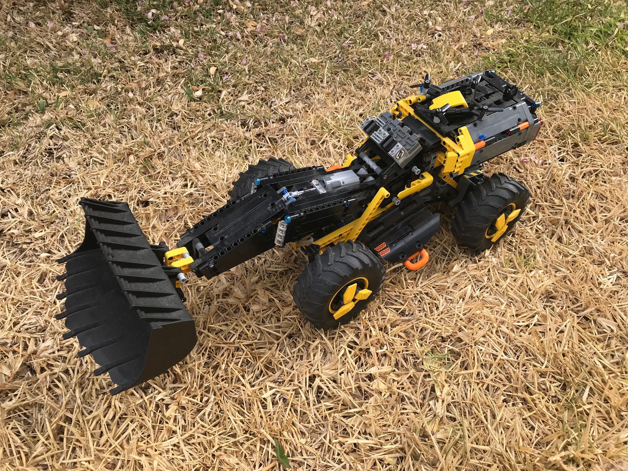 Lego Technic Volvo Concept Wheel Loader ZEUX motorizado Benfica OLX.pt
