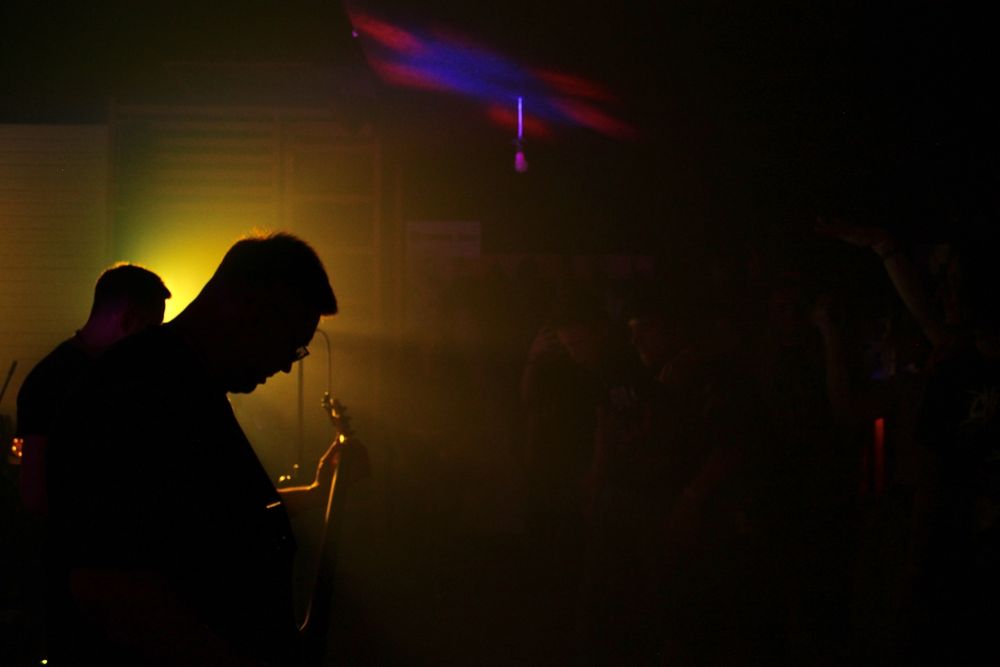 Гітарист в гурт BlueKai