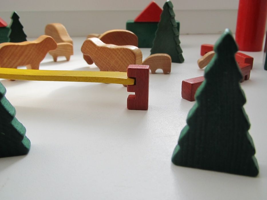 БУ немецкий деревянный конструктор на 34 детали