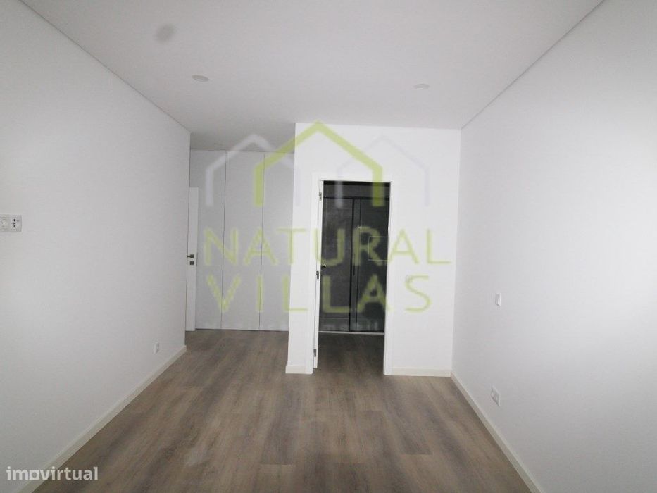 Penthouse T2 Nova com Terraço Privativo e Vista Panorâmica em Faro