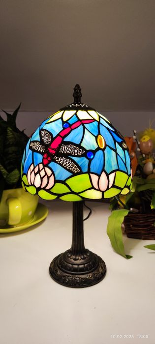 Lampka nocna witrażowa kwiaty lotosu z ważkami