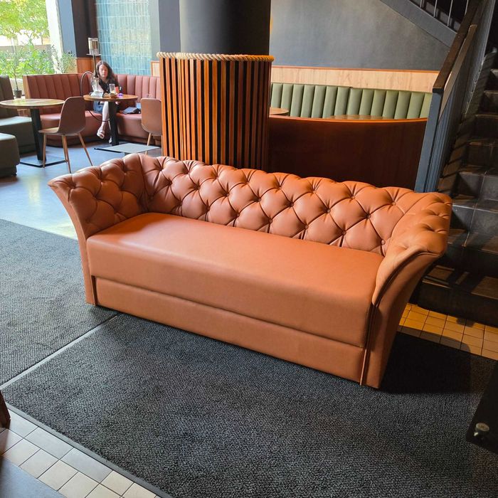 Ekskluzywna Pikowana Sofa Chesterfield 3-Osobowa – Bezpośrednio od Producenta