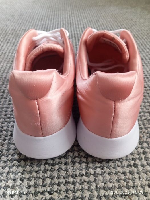 buty damskie satynowe Nike Tanjun Premium r. 42,5