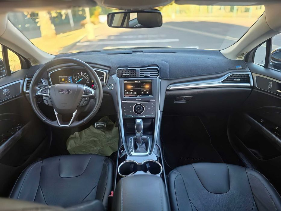 Ford Fusion Titanium      2014