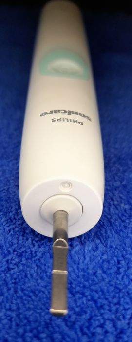 Зубная щетка Philips Sonicare, в хорошем рабочем состоянии.