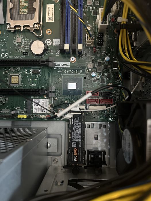 Komputer Thinkstation T360 bez procesora ram i karty graficznej