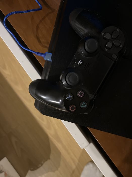 PS4 Slim + 1 Comando – Excelente Estado