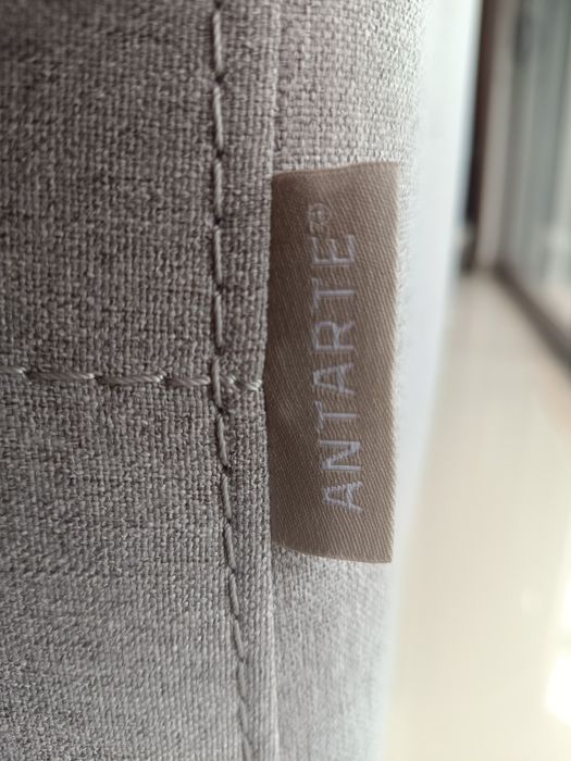 2 Sofás cinzentos em tecido, marca Antarte, em excelente estado