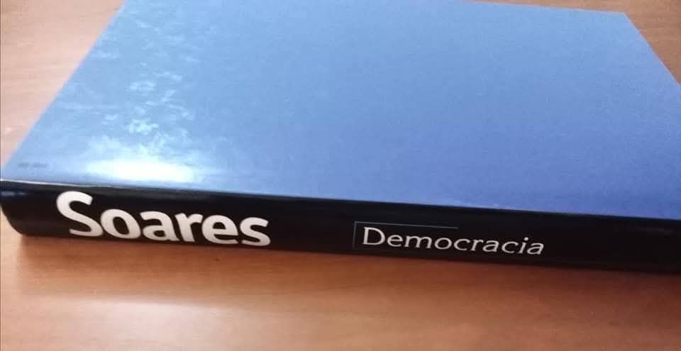 Soares - Democracia de Maria João Avillez