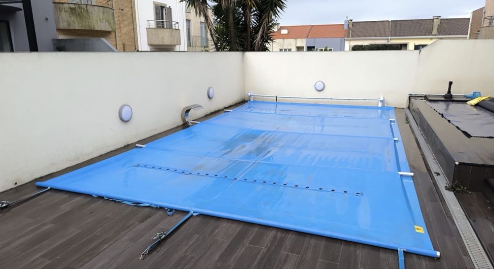 Protecao piscina com barras