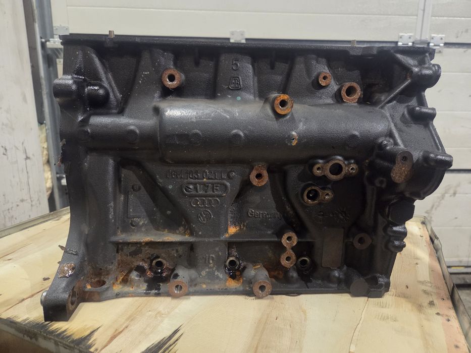 Blok silnika 1.8 TFSI CDA CDH 06H103021L