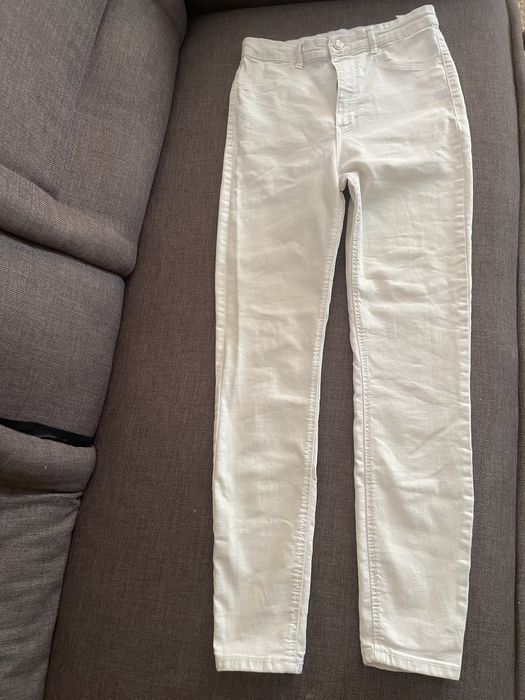 Продам белые джинсы Zara р. 30 ( наш 44-46 р)