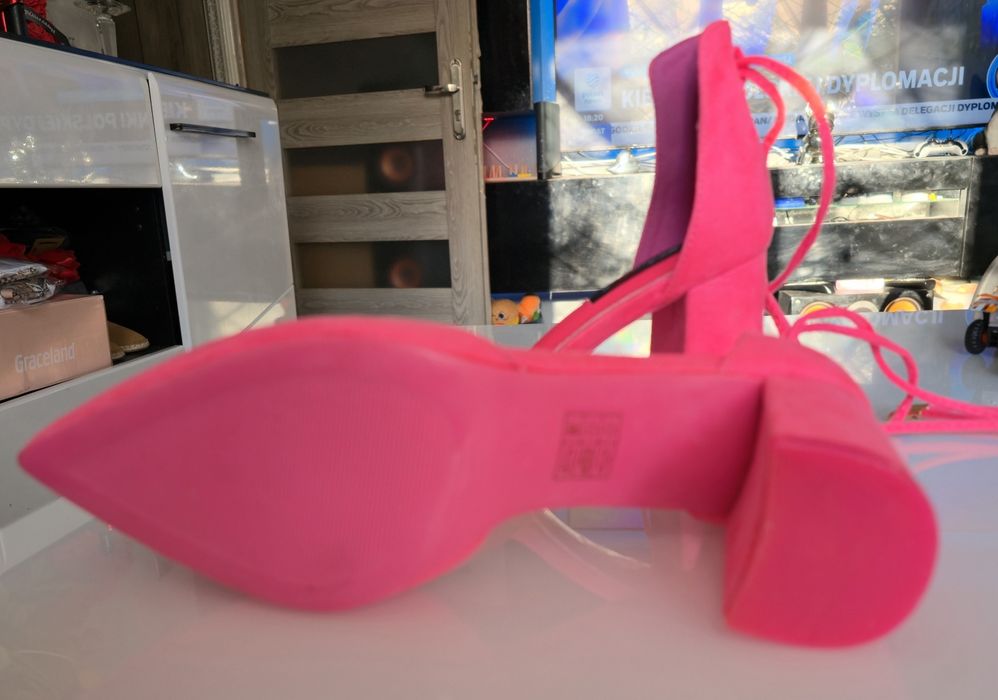 Buty na obcasie nowe
