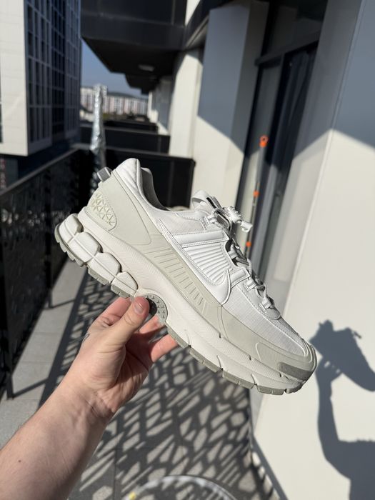 Кросівки  Nike Zoom Vomero Roam