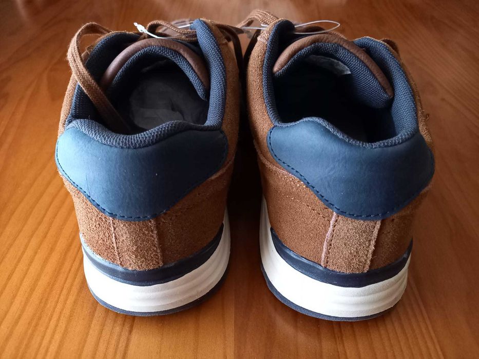 (NOVO, COM ETIQUETA) FootFlexx: Sapatilhas em Camurça para Homem