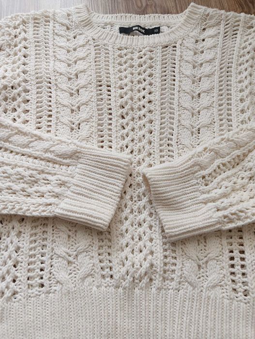 Sweter XS dziurkowany