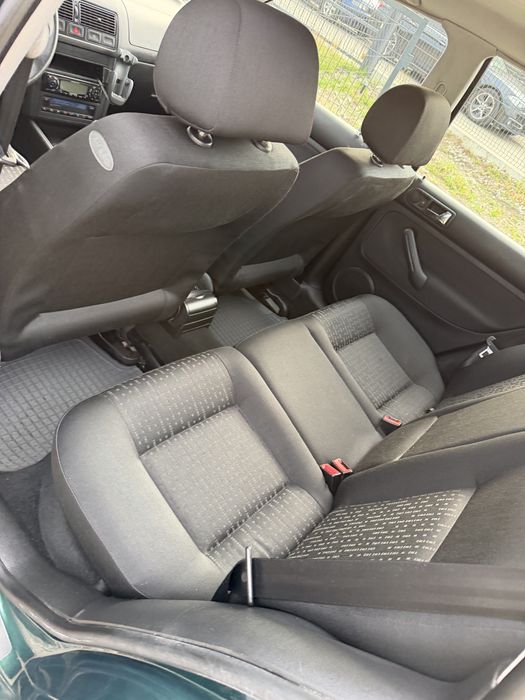 Volkswagen golf  1.9 tdi 130 km niski przebieg 127 tys km salon pl