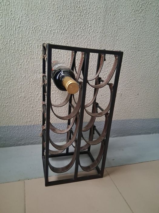 Garrafeira/Suporte para 8 garrafas