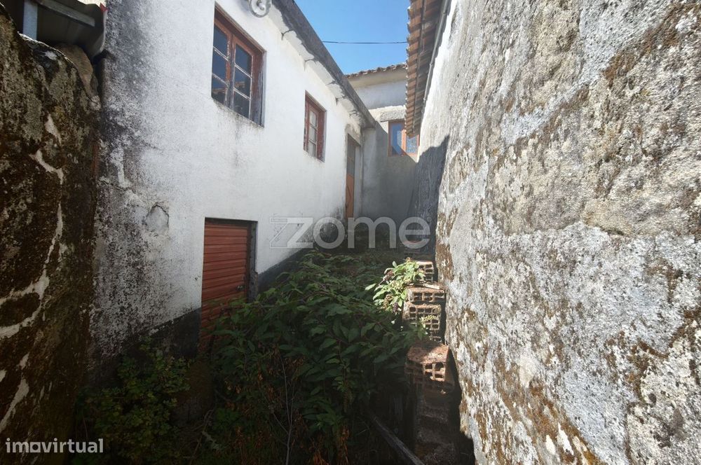 Três Moradias com terreno Pópulo, Alijó